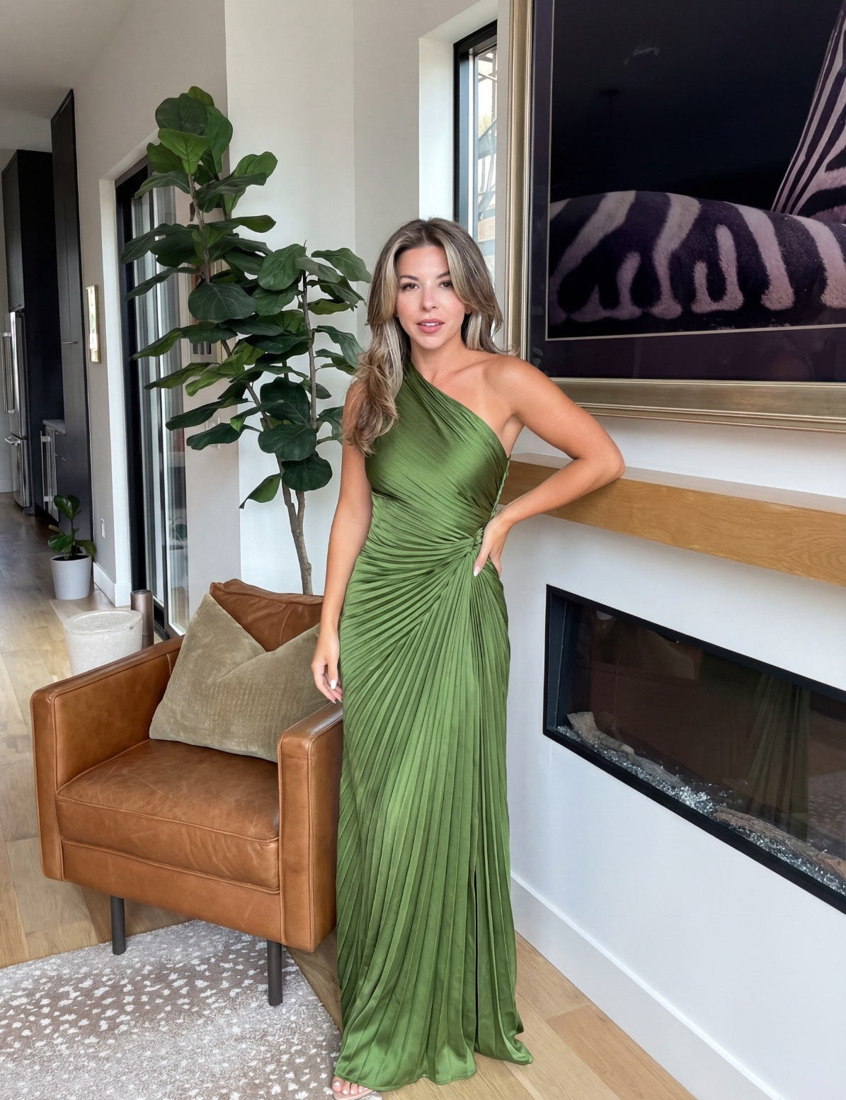 Abito Monospalla con Pieghe in verde - Aurelia di Amora Moda