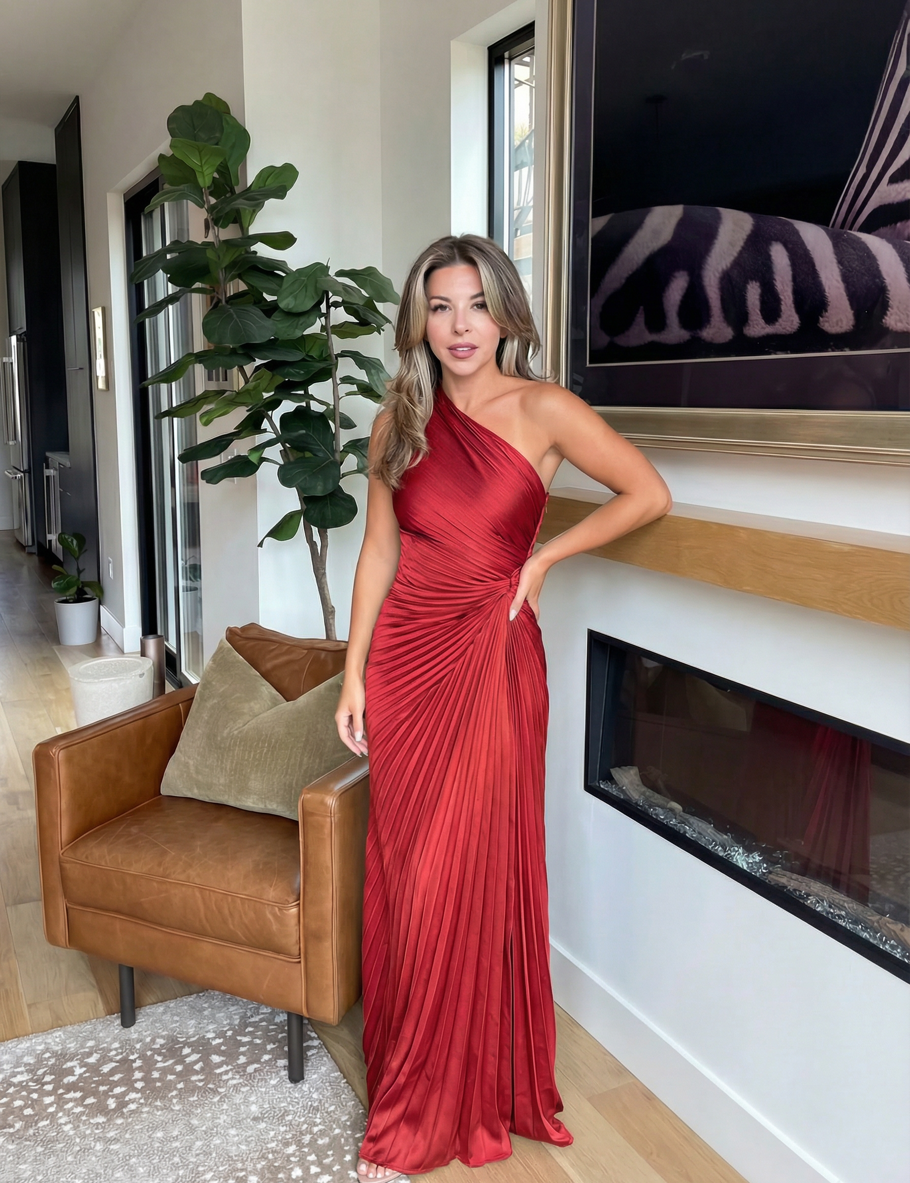 Abito Monospalla con Pieghe in rosso - Aurelia di Amora Moda, foto 6