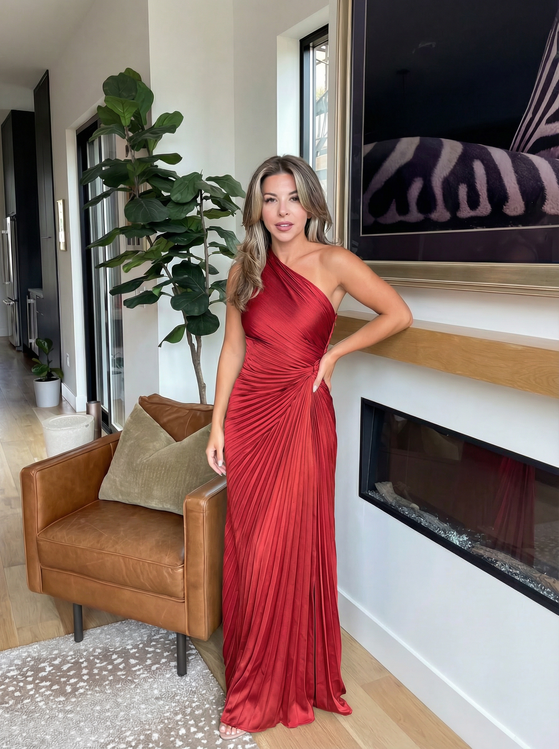 Abito Monospalla con Pieghe in rosso - Aurelia di Amora Moda, foto 6