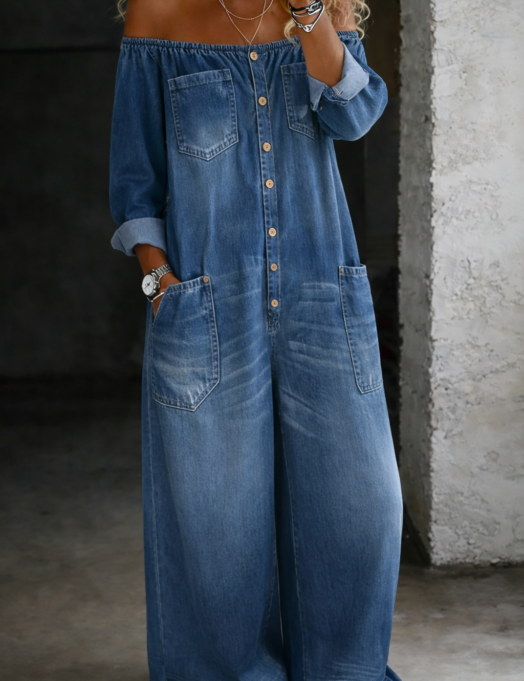 Tuta con Spalle Scoperte e Maniche Lunghe in blu - Elena di Amora Moda