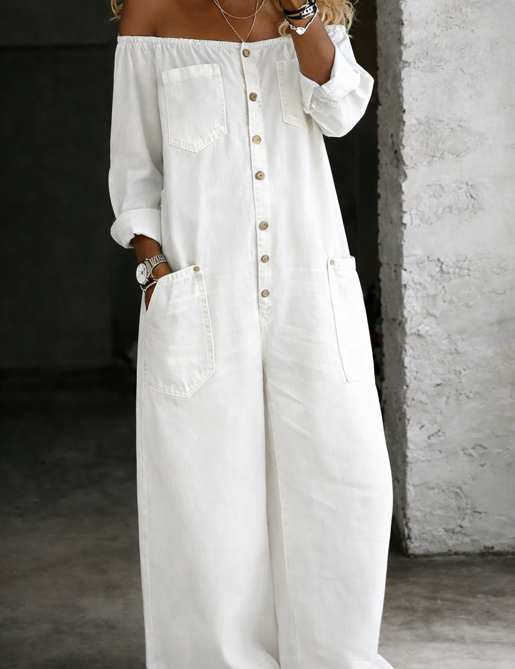 Tuta con Spalle Scoperte e Maniche Lunghe in bianco - Elena di Amora Moda, foto 6