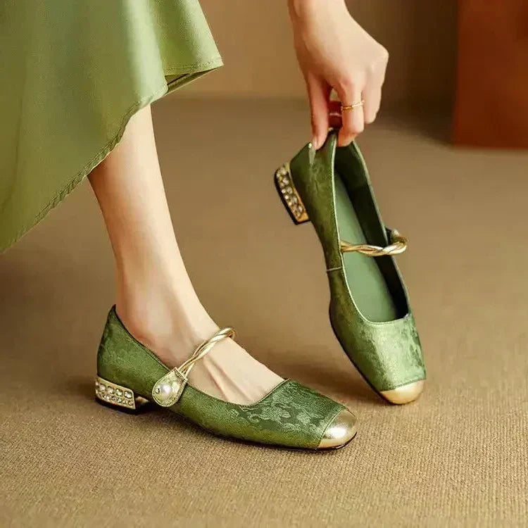 Scarpe Classiche con Cinturini dal Look Elegante - Sara di Amora Moda
