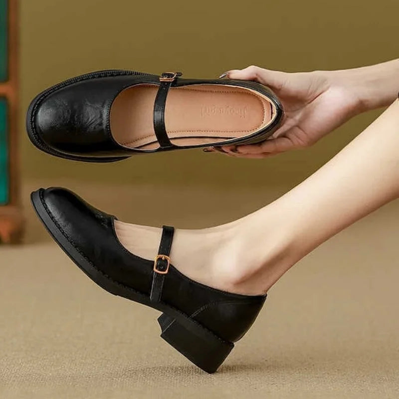 Scarpe con Cinturino senza Tempo in nero - Beatrice di Amora Moda, foto 2