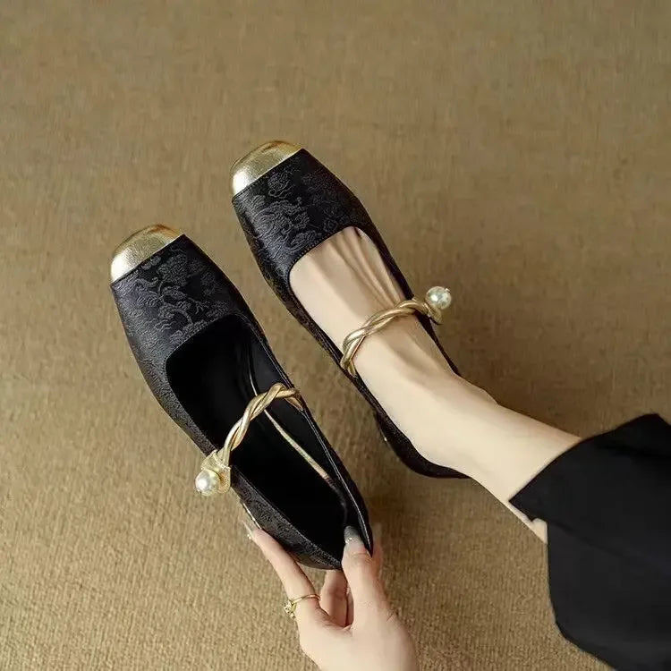 Scarpe Classiche con Cinturini dal Look Elegante in nero - Sara di Amora Moda, foto 3
