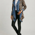 Giacca a Media Lunghezza Leopardata con Inserti in Denim Lavato - Vittoria di Amora Moda, foto 2