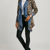 Giacca a Media Lunghezza Leopardata con Inserti in Denim Lavato - Vittoria di Amora Moda, foto 2