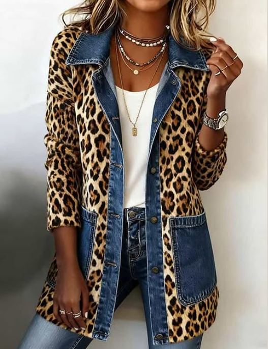 Giacca Lunga con Inserto in Denim Leopardato - Nora di Amora Moda, foto 2