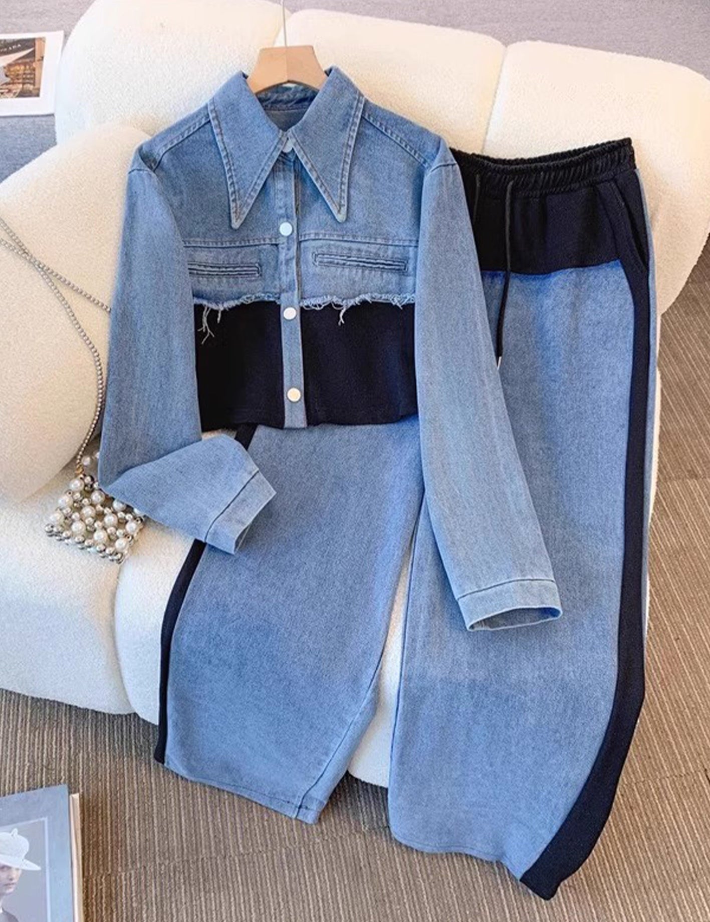 Completo con Giacca Corta a Blocchi di Colore e Pantaloni a Gamba Larga in nero - Loredana di Amora Moda